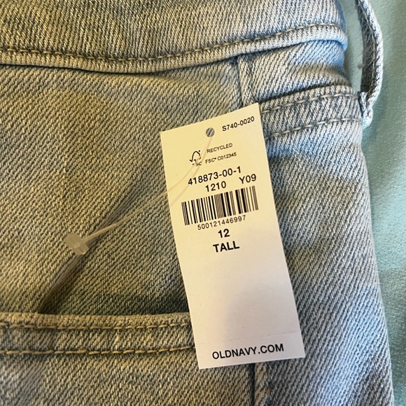 Old Navy Extra High-Waisted Sky-Hi Wide-Leg
Crop Jeans, 12T - Picture 4 of 5